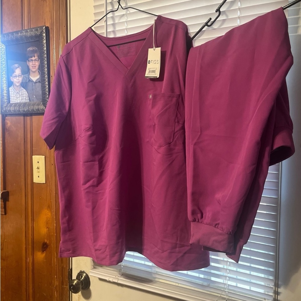 Figs Women's Scrub Set in Magenta